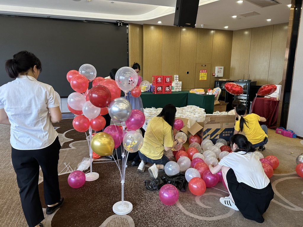 2023年第二季度员工生日会